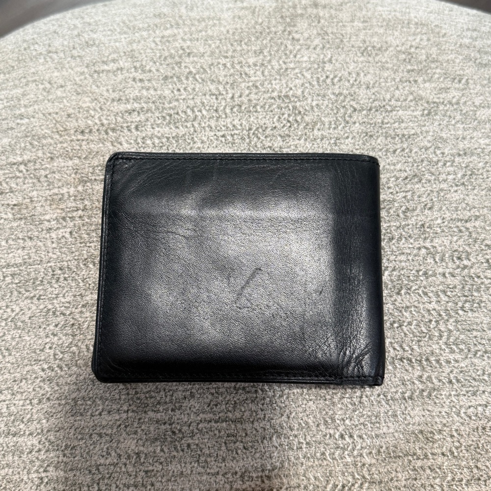 Burberry Black Wallet Sleek Minimalist Design - Picture 2 of 13